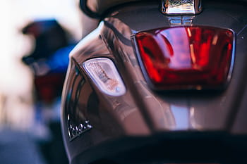 vespa skútr, Láska skútru, Vespa ocasní světlo, Ocasní světlo skútru, Podrobnosti Vespa, Podrobnosti o skútru, VESPA ZADNÍ ZOBRAZENÍ, Zadní pohled skútru, design vespa, Design skútrů, Vespa detail