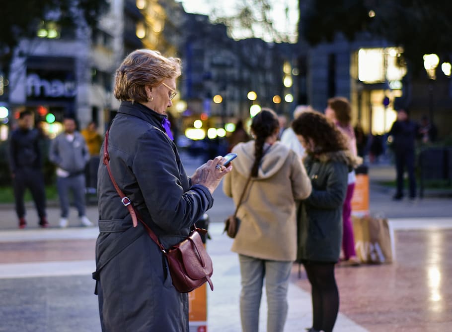 donna, sms, giorno delle donne, smartphone, tecnologia, stile di vita, comunicazione, ai, App, digitando, attività commerciale