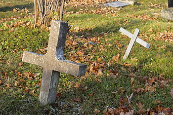 gamle kirkegård gravsten., forladt, gammel, antik, efterår, baggrund, kirkegård, kristen, kryds, død, tro