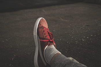 rosso, scarpe da ginnastica, scarpa, calzini, calzature, all'aperto, gambe