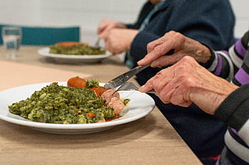 food, meal, kale, hand, woman, adult, hands, elderly, self-reliance, loneliness, werkhanden