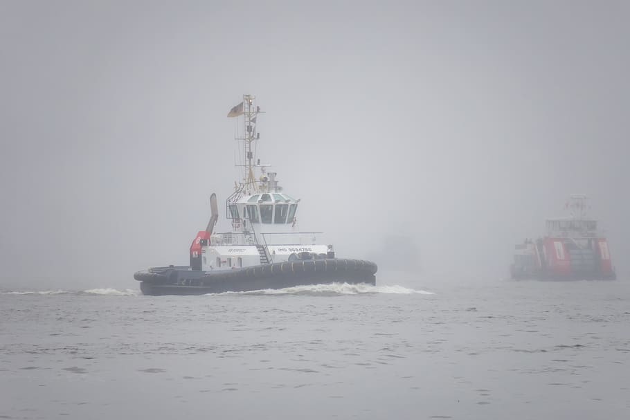 tug, towing vessel, port, fog, hazy, haze, elbe, ship, maritime, shipping, seafaring