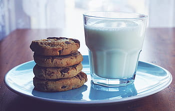 milk, cookies, chocolate chip cookies, chocolate, drinks, food, snack, eat, fresh, plate