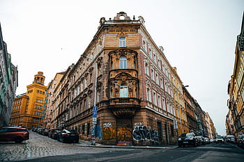 starý, rohová budova, Praha, vozy, zaparkováno, ulicích, podél, stran, antický, byt, architektura