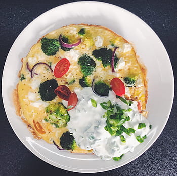 frittata, verdure, broccoli, cipolla, pomodoro, feta, Yogurt, scalogno, cibo