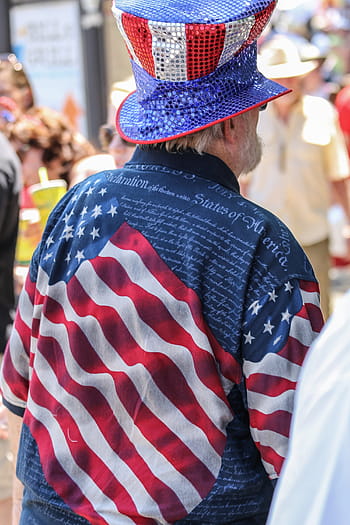 uomo, indossare, camicia, costituzione, stampato, esso., bandiera americana, bandiera., 4 luglio, celebrazione, capi di abbigliamento