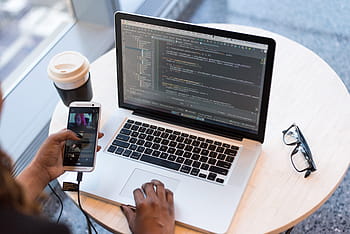 žena, vývojář, laptop, macbook, mac, brýle, káva, mobilní, pohybliví, telefon, technologie, web Developer