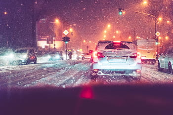 condução, engarrafamento da noite, clima de calamidade da neve, carros, frio, colorido, cores, encruzilhada, república checa, tcheca, escuro