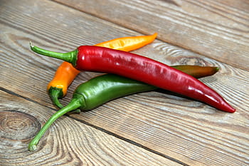 Červené, zelená, dřevo, žlutá, koření, tři, chilli, pod, ostrý, lusky, jídlo