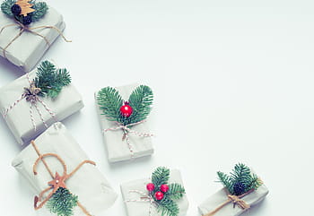 ギフト用の箱、 クリスマス、 白、 緑、 花輪、 バックグラウンド、 最小限の、 赤、 ベリー、 弓、 リボン