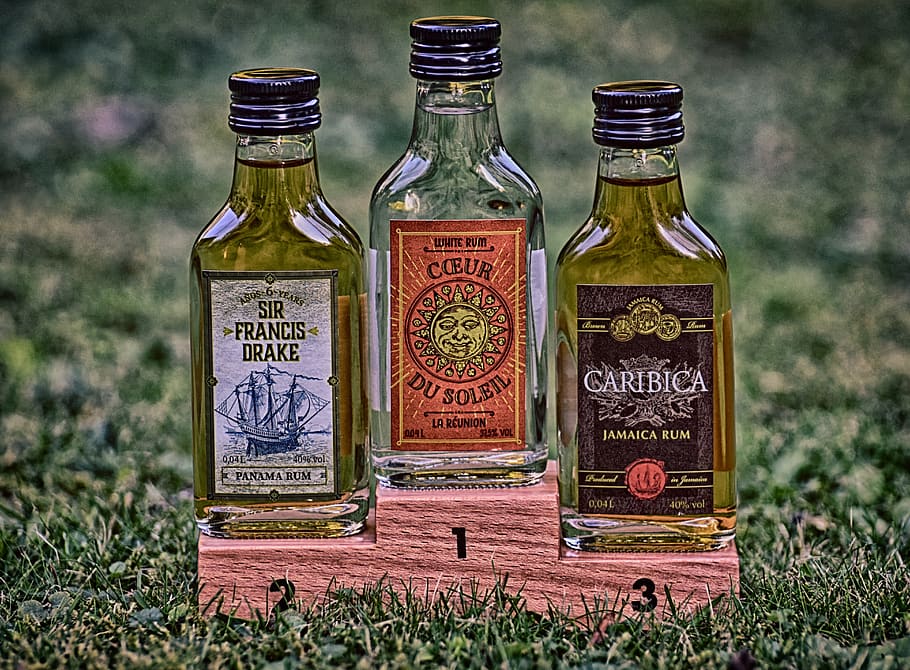 Rum, alcool, bottiglie, origine diversa, bevanda alcolica, bere, natura morta, celebrare, divertente