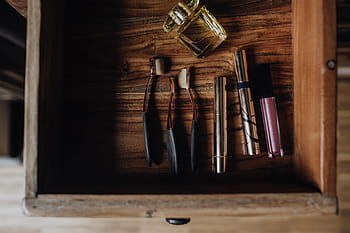maquillaje, elementos esenciales de belleza, mujer, botella, belleza, glamour, cosméticos, cepillo, cajón, perfume, brillo labial