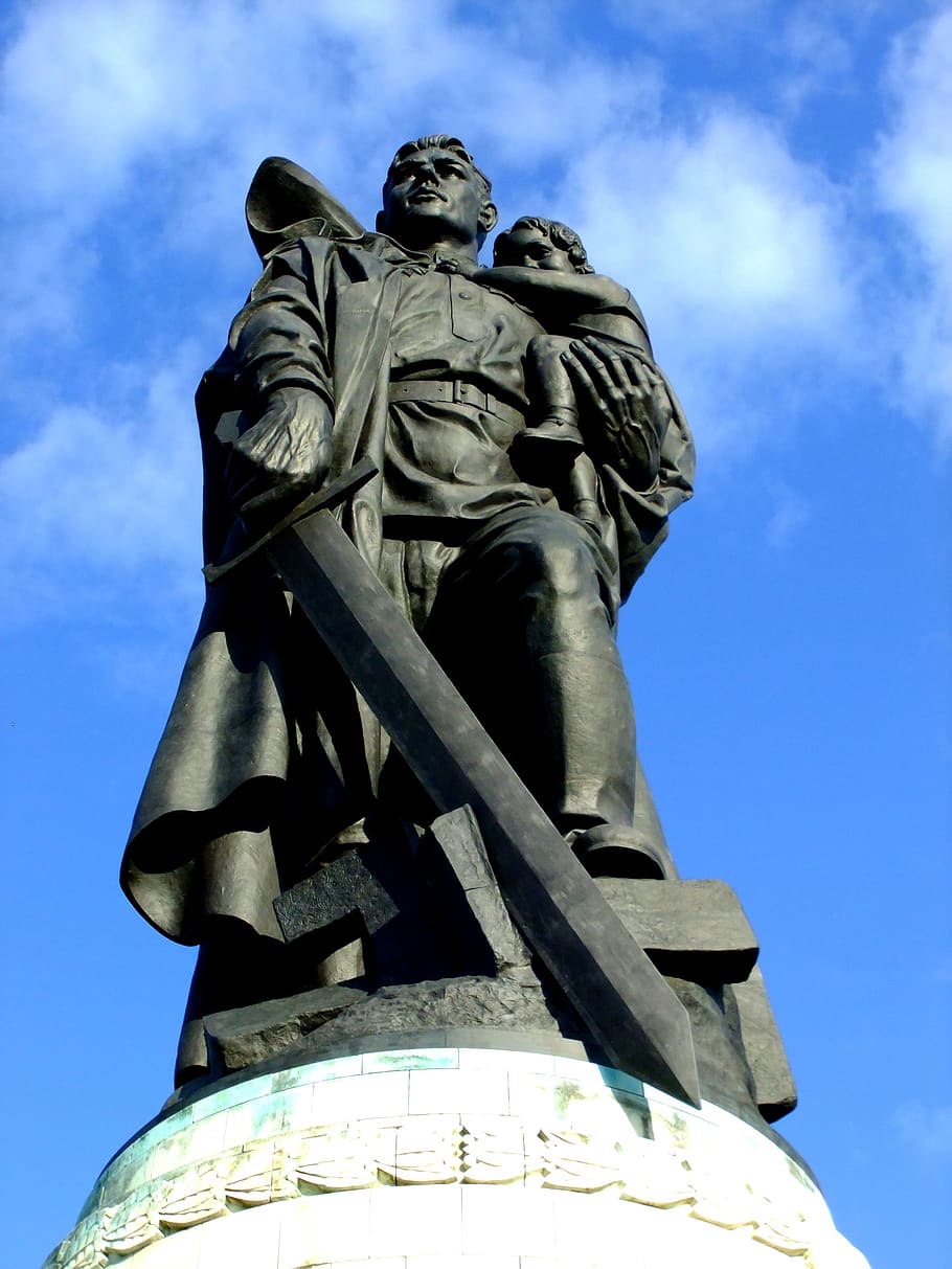 Russisches Denkmal, Überhöhung, rote Armee, Verklärung, berlin treptow, Weltkrieg, Soldat, gedenken, Erinnerung, kämpfen, Krieger