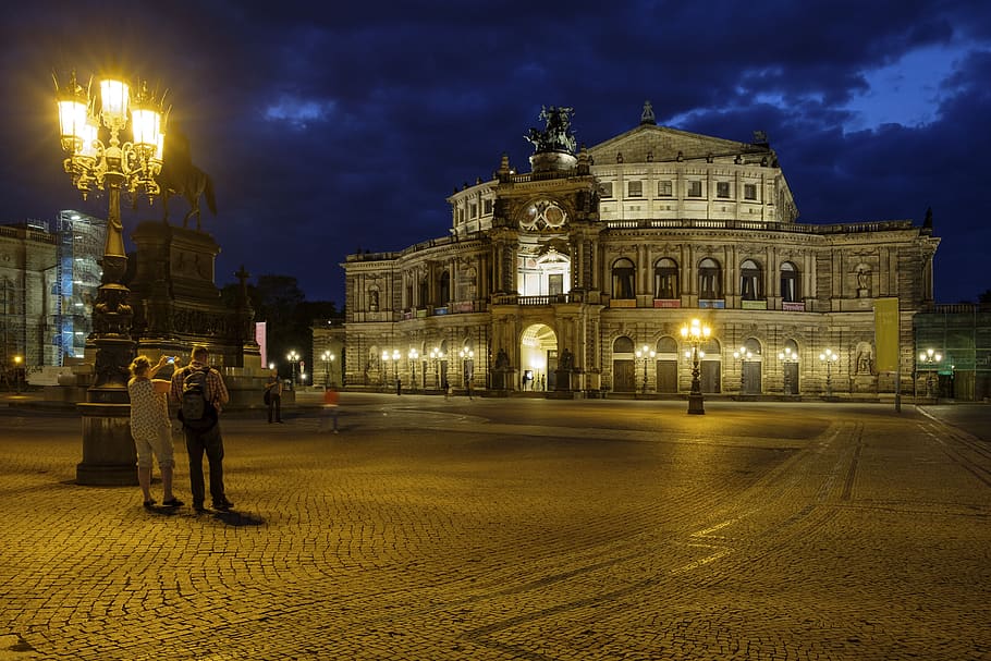 sempre un teatro dell'opera, Teatro dell'opera, musica lirica, Staatsoper, notte, luce, illuminazione, turisti, turismo, Luoghi di interesse, memoria