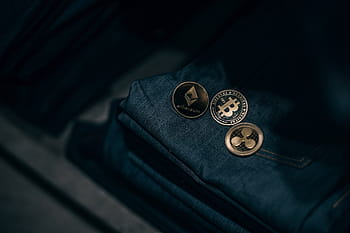 d'oro, monete di criptovaluta, posa, superiore, jeans, jeans., cryptocurrencies, accettato, memorizzare.