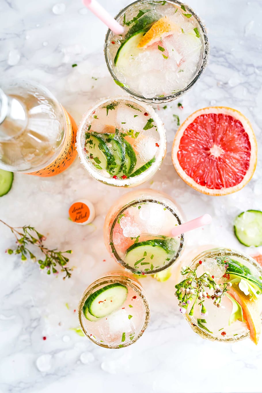 drinks, beverage, cold, table, restaurant, coffee, glass, grapefruit, fruit, food, green