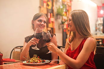 přátelé, večeře, žena, Červené, víno, jídlo, restaurace, deska, podíl, Na zdraví, sklenka