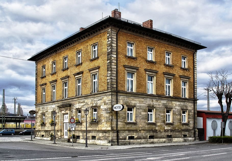 hotel, cihlový, přírodní kámen, vlakové nádraží, historické centrum, historicky, budova, střecha, lomový kámen, stojící, lichtenfels
