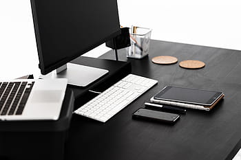 negro, moderno, escritorio minimalista, negocios, limpio, computadora, diseñador, escritorio, pantalla, equipo, oficina en casa