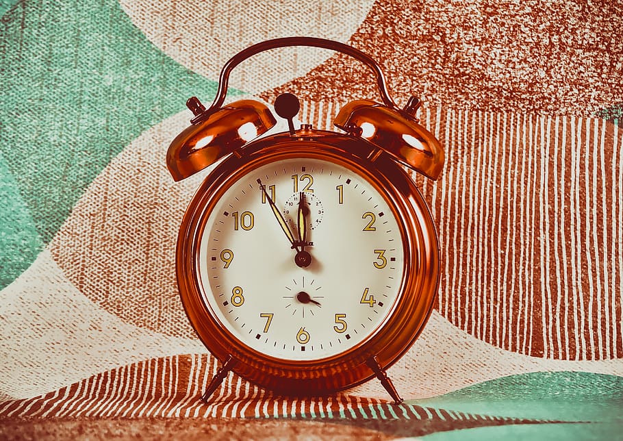 the eleventh hour, time to rethink, disaster, time for a change, alarm clock, clock, ring the bell, dial, pointer, hours, time indicating
