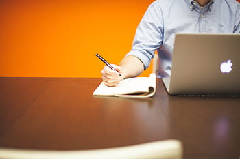 attività commerciale, lavoro, ufficio, scrivania, il computer portatile, macbook, computer, tecnologia, scrittura, taccuino, penna