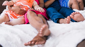Fokus, Kinderfüße, Altersgruppe 2-10 Jahre, Baby, Bett, Kind, Familie, vier, Gruppe, glücklich, Bein