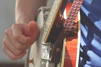 music, guitar, play, banjo, string, man, hand, strap, round, musician