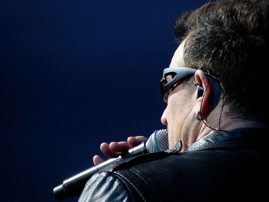 Person, Sänger, Mikrofon, bono, u2, Blau, Sonnenbrille, Brille, Singen, Gitarrist