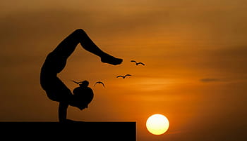 donna, acrobatico, yoga, posa, staglia, tramonto., equilibrio, natura, handstand, tetto, bellezza